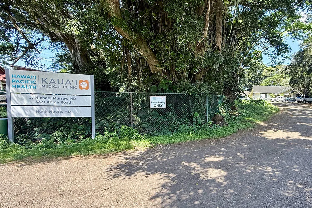 Signage and driveway into the Koloa clinic. 