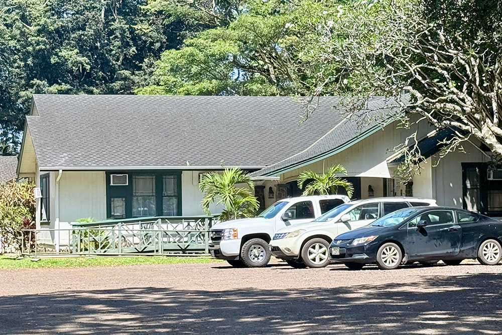 Exterior of Kauai Medical Clinic Koloa with cars in front.