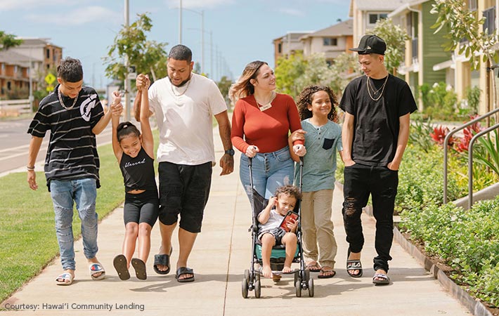 Local hawaii family with five kids walking on the sidewalk.