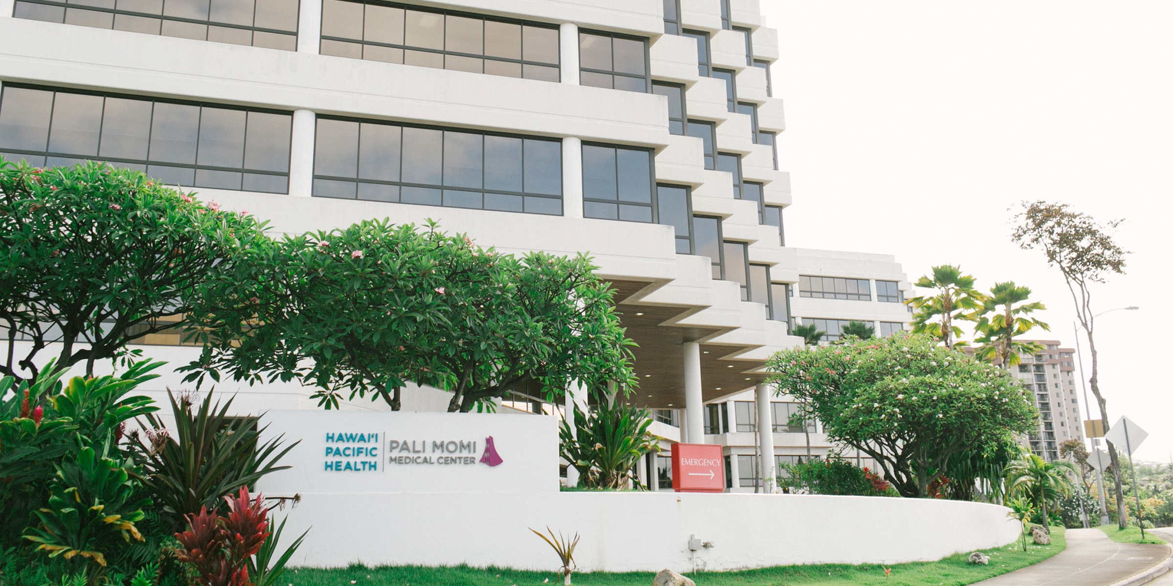 Exterior of Pali Momi Medical Center building.