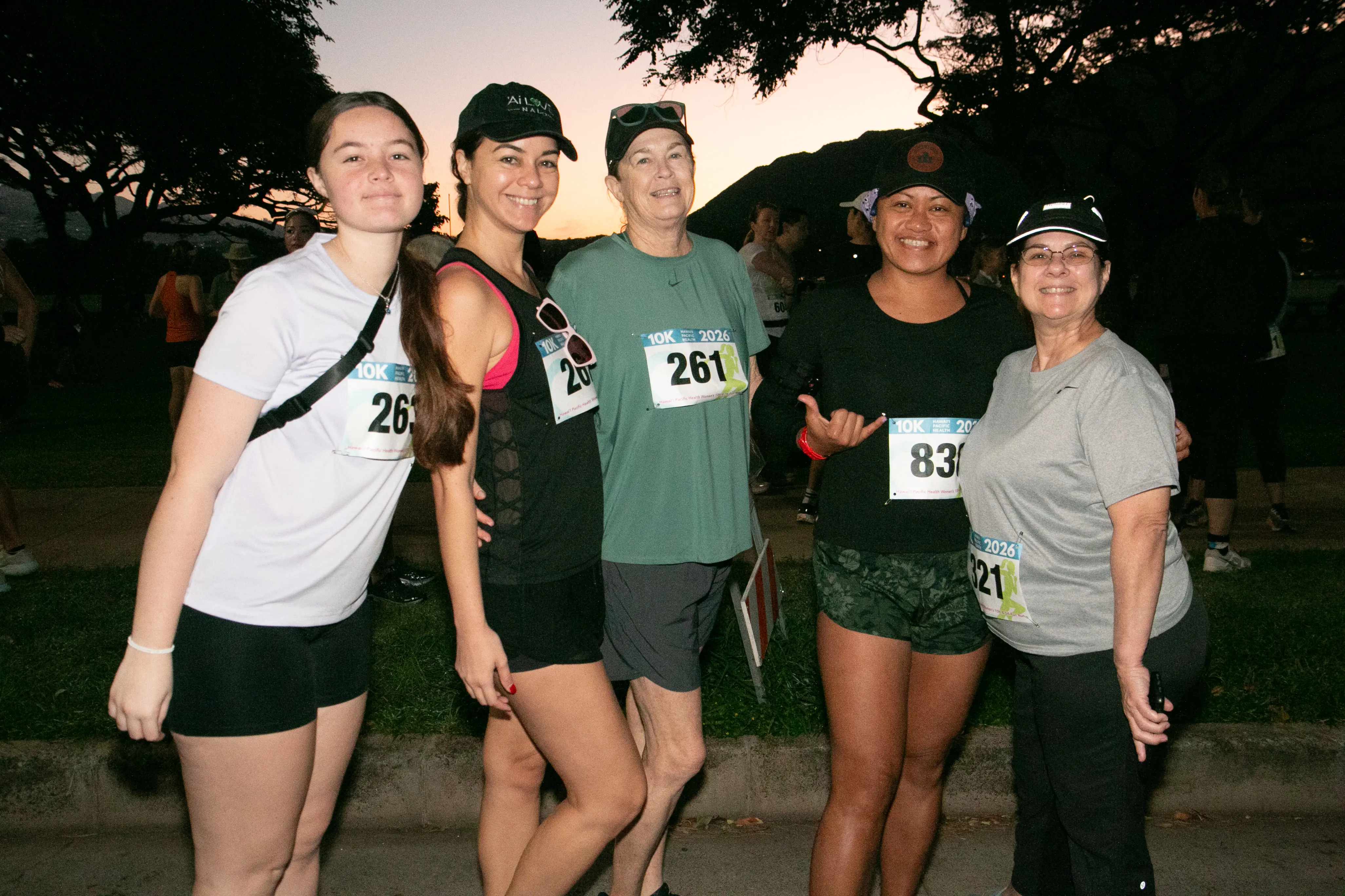 Group of 10K participants walking towards the race starting line.