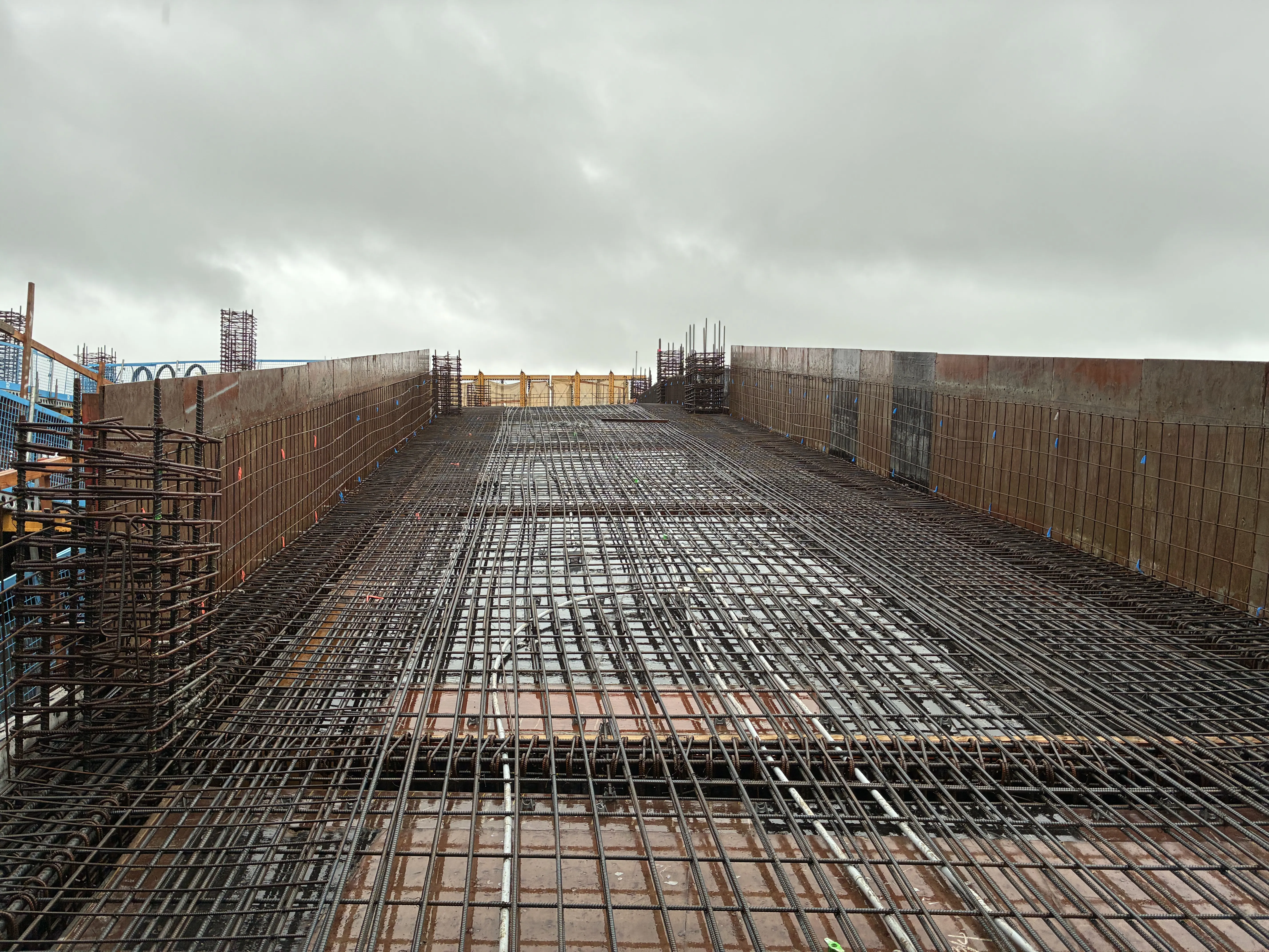 Steel girders and rebar ready for concrete pouring.